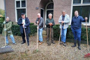 Ludieke schoonmaakactie voor behoud van huize Piet Hein